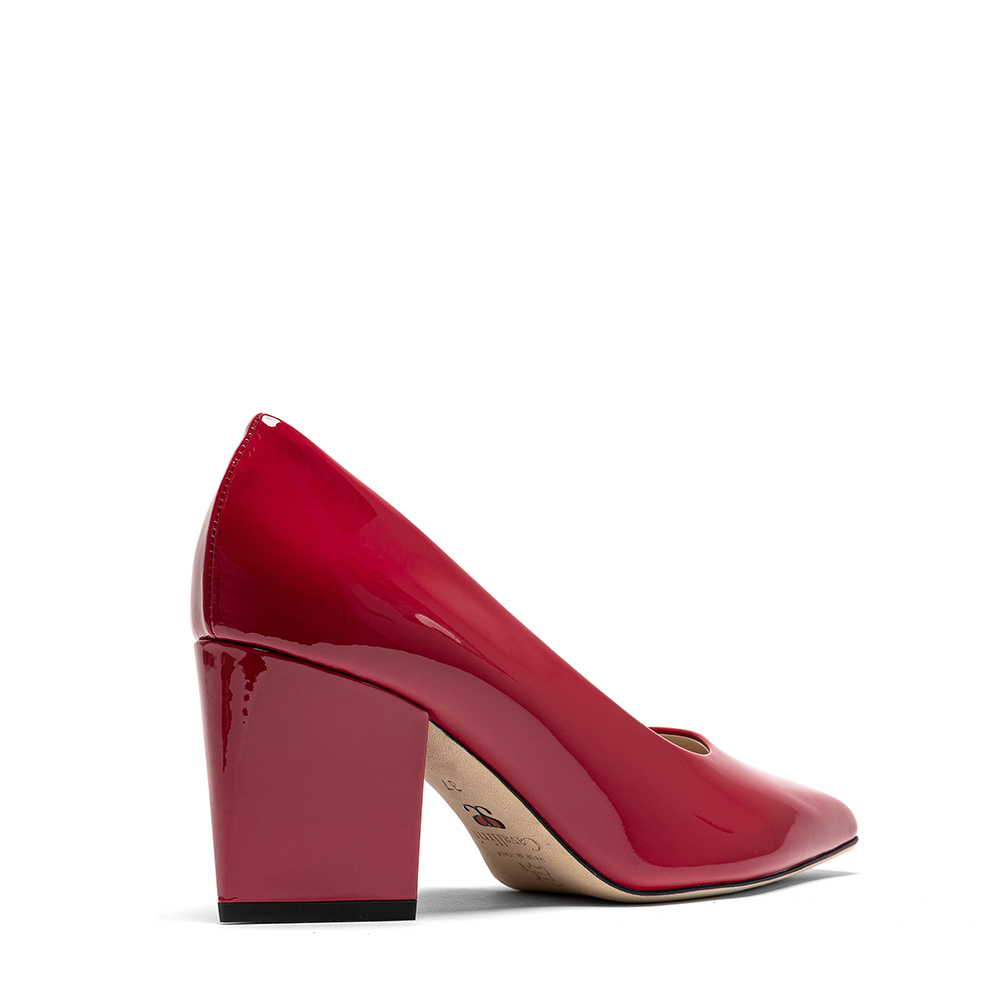 Avior_3 Scarpa decollete donna in pelle verniciata rossa con tacco 7 cm, su fondo bianco - Cavallini